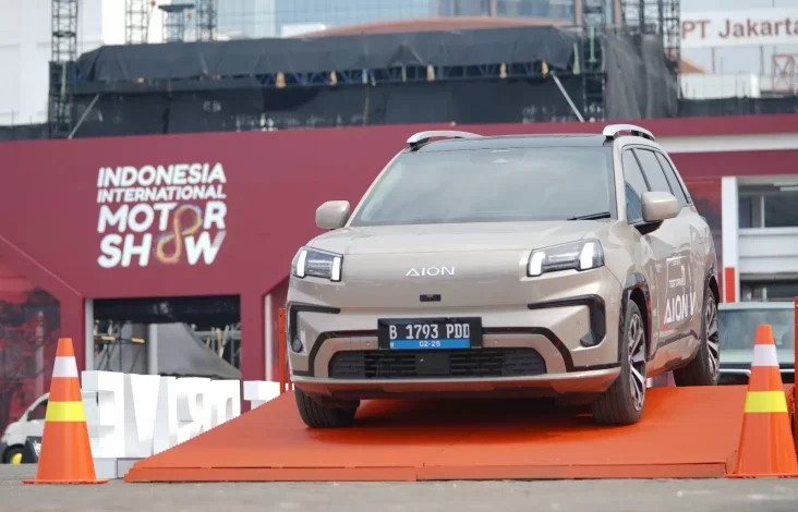 Bukukan Total SPK 1.353 Unit, T-Rex AION V Jadi Primadona pada IIMS 2025