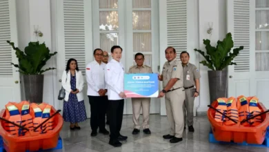 Chandra Asri Distribusikan 20 Perahu Operasional Tanggulangi Banjir pada DKI DKI Jakarta
