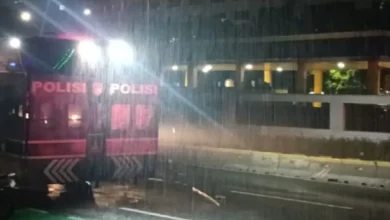 Demo Ricuh Pecah, Polisi Waktu Mundur Massa Aksi Tolak UU TNI