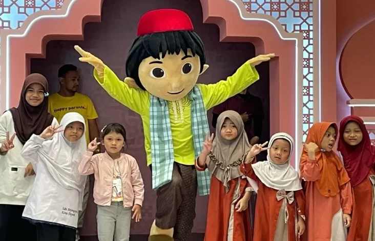 Kebahagiaan Ramadan, The Park Sawangan Ajak Anak Yatim Berjumpa Karakter Animasi Entong