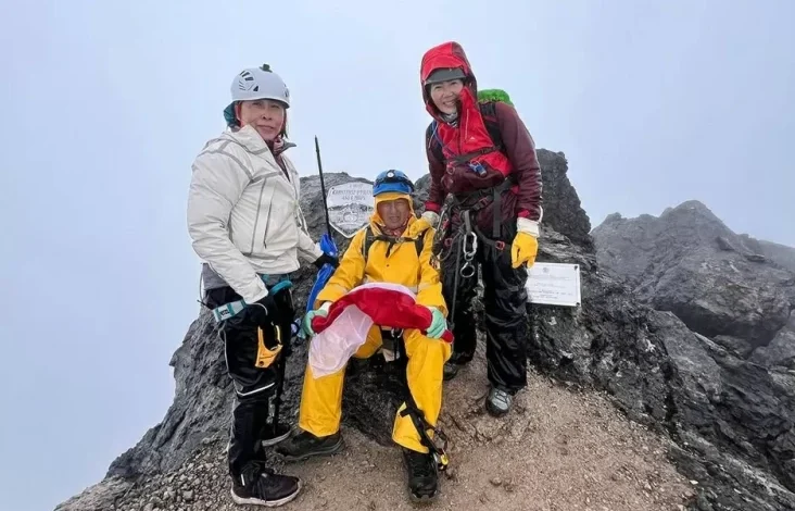 Keluarga Bagikan Foto Elsa Laksono lalu Lilie Wijayati di dalam di Puncak Carstensz