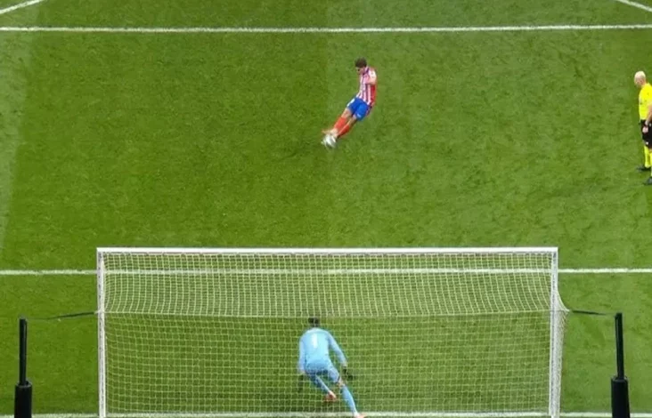 Kenapa Gol Penalti Double Kick Julian Alvarez Dianulir di area area Adu Penalti Atletico Madrid vs Real Madrid?