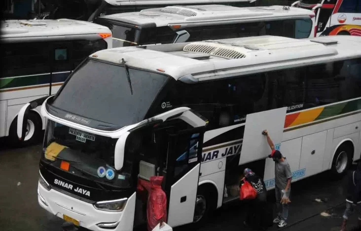 Panduan Memilih Bus yang digunakan mana Layak Jalan lewat Stiker: Biru, Pink, lalu Tanda X, Apa Bedanya?