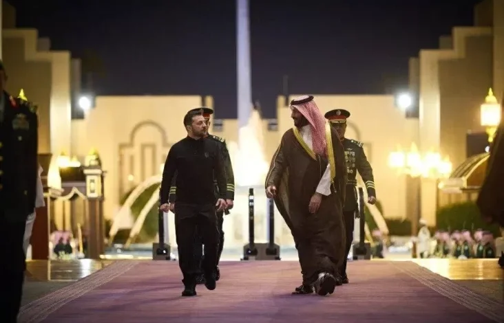 Pangeran Mohammed bin Salman juga Zelensky Bahas Upaya Keselarasan pada tempat tanah negeri Ukraina