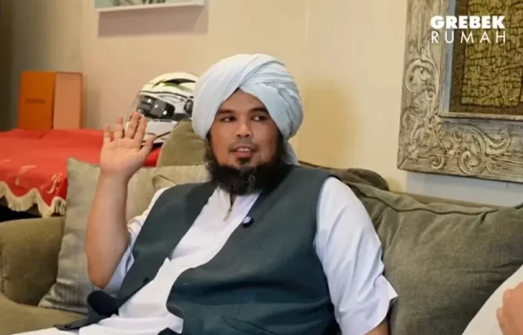 Ustaz Derry Sulaiman Sebut Denny Sumargo lalu Willie Salim Akan Segera Mualaf