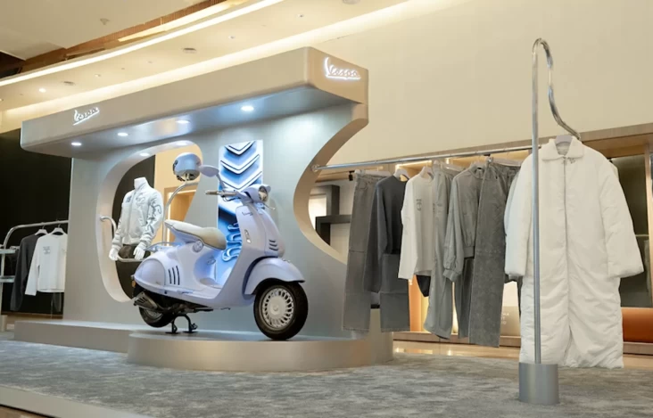 Vespa 946 Snake Mejeng pada di Pop-up Store Pacific Place