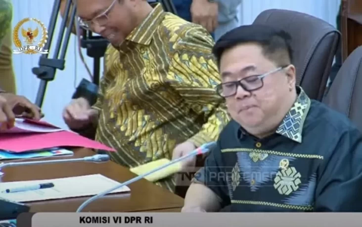 Viral Anggota DPR Terima Amplop Cokelat pada waktu Rapat Bareng Direksi Pertamina, Ini adalah adalah Faktanya