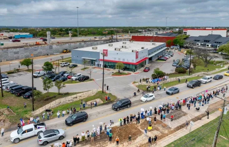 Protes Anti-Elon Musk Mengguncang Dealer Tesla pada tempat Seluruh Dunia!
